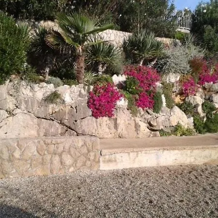 Lily-close To The Apartament *