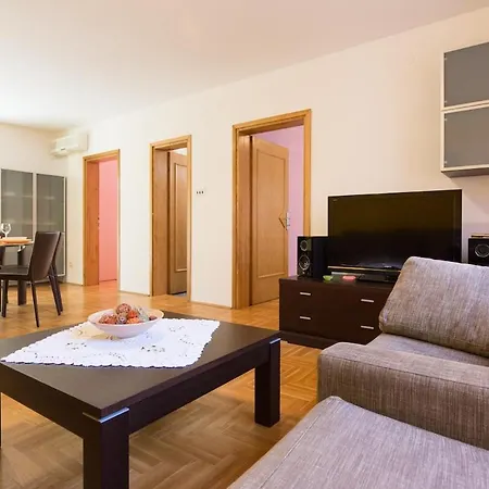 Apartament Lily-close To The Vantacici