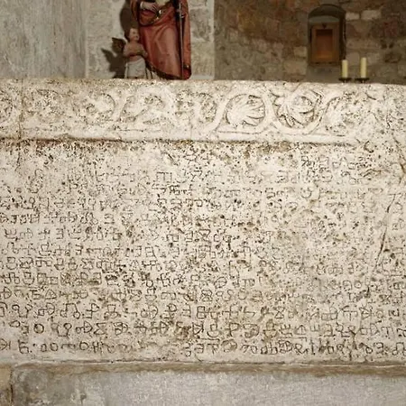 Apartament Lily-close To The *