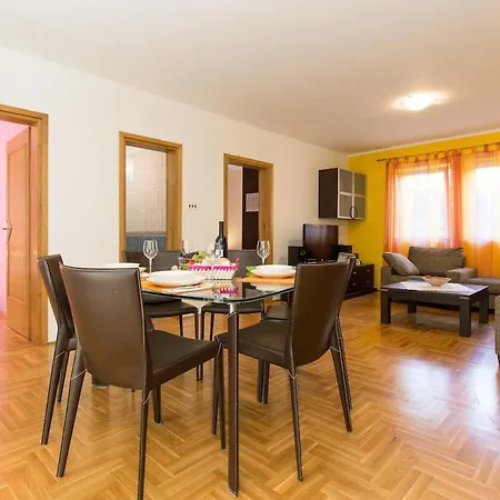 Lily-close To The * Vantacici