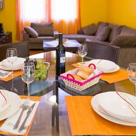 Apartament Lily-close To The *